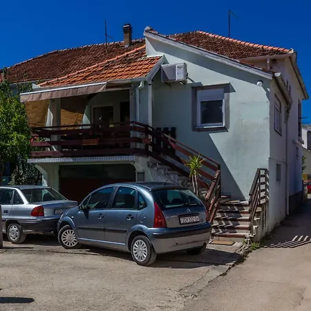 Hanna With Terrace Apartment
